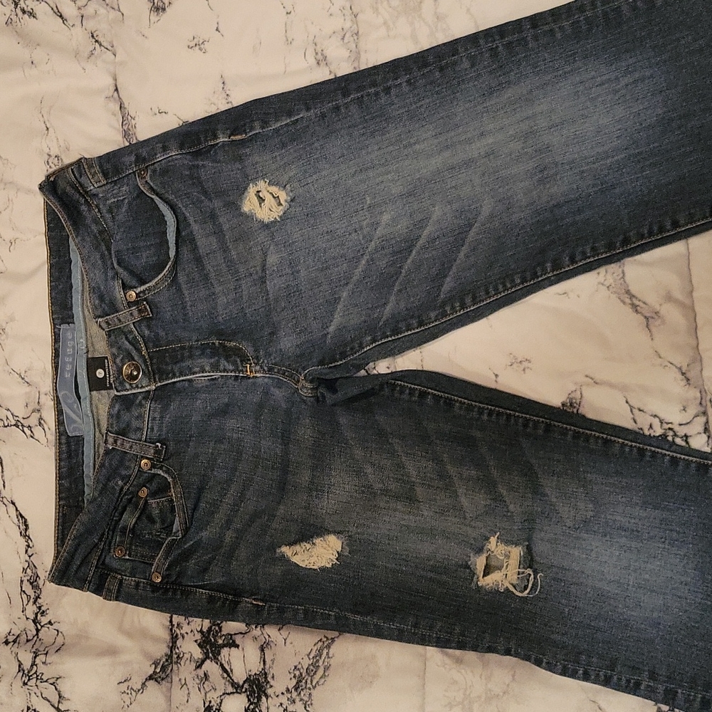 Charlotte Russe Refuge distressed capri